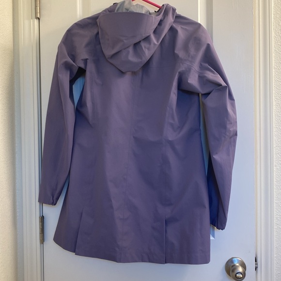 Arcteryx rain jacket in lavender color. Women’s Small. - Picture 2 of 4